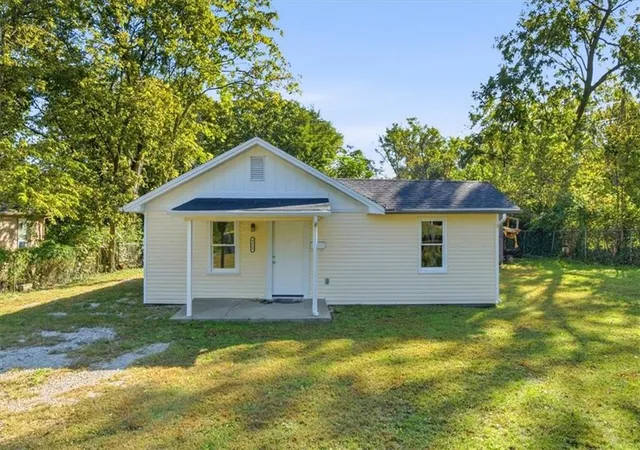 Single family home for sale at 4311 Bales Ave, Kansas City, MO 64130 | MLS# 2646335