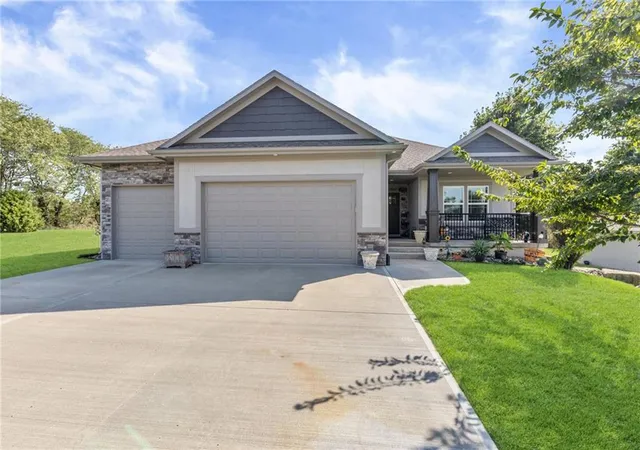 Single family home for sale at 15109 Linden Ct, Bonner Springs, KS 66012 | MLS# 2646336