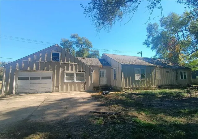 Photo 5 of Single family home for sale at 8408 Blue Ridge Blvd, Raytown, MO 64138 | MLS# 2646341 | Listing updated on 2026-10-13