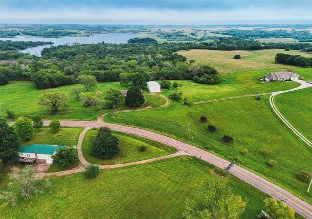 Photo 3 of Single family home for sale at 25499 State Hwy Ee, Maryville, MO 64468 | MLS# 2646344 | Listing updated on 2026-10-09