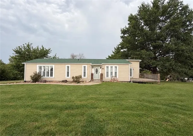 Photo 3 of Single family home for sale at 25499 State Hwy Ee, Maryville, MO 64468 | MLS# 2646344 | Listing updated on 2026-10-09