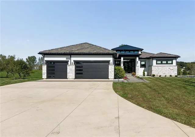 Single family home for sale at 12804 NE 117th Street, Kearney, MO 64060 | MLS# 2646359
