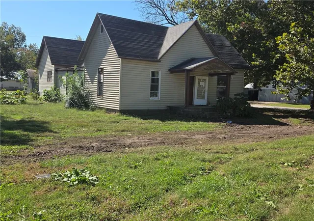 Photo 1 of Single family home for sale at 101 E Park Ave #101, Rich Hill, MO 64779 | MLS# 2646361 | Listing updated on 2026-10-09