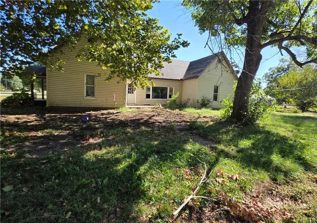 Photo 2 of Single family home for sale at 101 E Park Ave #101, Rich Hill, MO 64779 | MLS# 2646361 | Listing updated on 2026-10-09