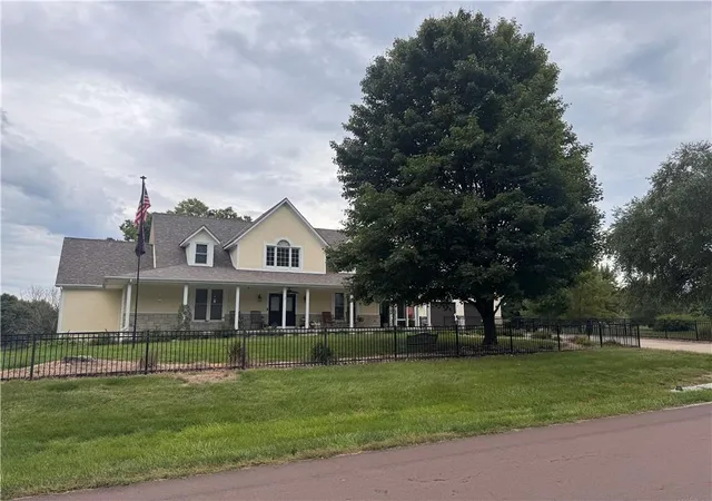 Photo 2 of Sale Pending at 11505 Easley Dr, Lees Summit, MO 64086 | MLS# 2646366 | Listing updated on 2026-10-17
