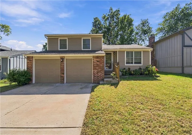 Single family home for sale at 16605 W 125th Street, Olathe, KS 66062 | MLS# 2646376