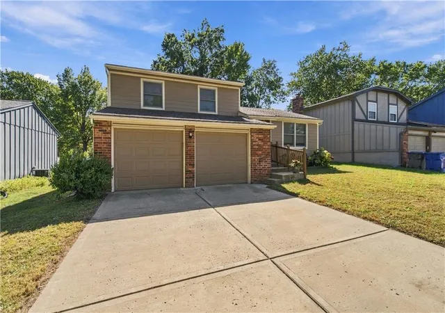 Photo 3 of Single family home for sale at 16605 W 125th Street, Olathe, KS 66062 | MLS# 2646376 | Listing updated on 2026-10-09