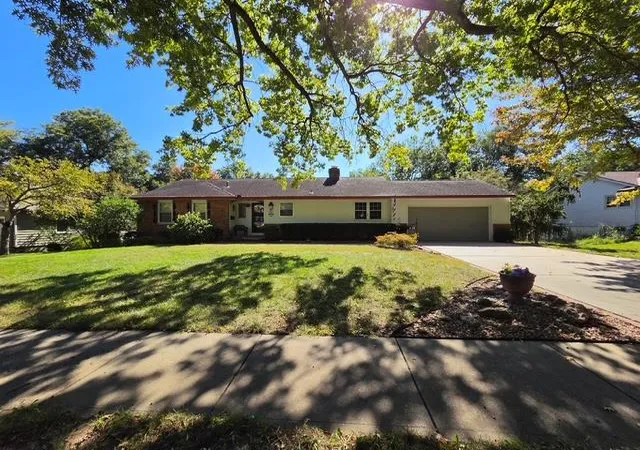 Single family home for sale at 11 E 109th Terrace, Kansas City, MO 64114 | MLS# 2646379