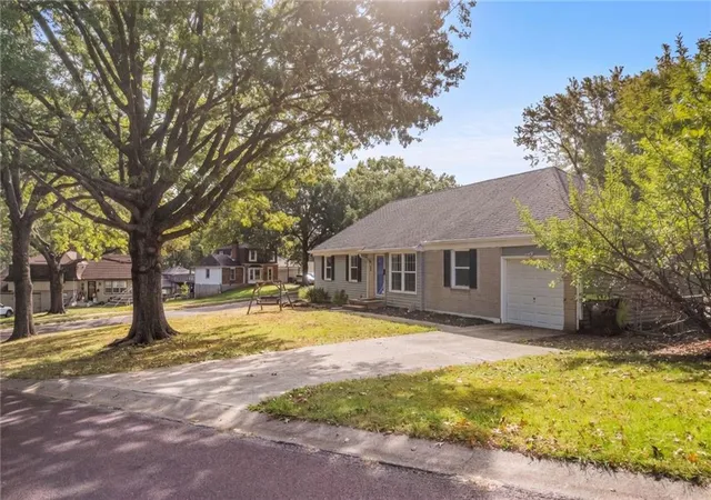 Photo 3 of Single family home for sale at 9702 Eby St, Overland Park, KS 66212 | MLS# 2646380 | Listing updated on 2026-10-23