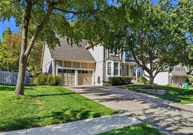 Photo 3 of Single family home for sale at 12818 Bond St, Overland Park, KS 66213 | MLS# 2646383 | Listing updated on 2026-10-19