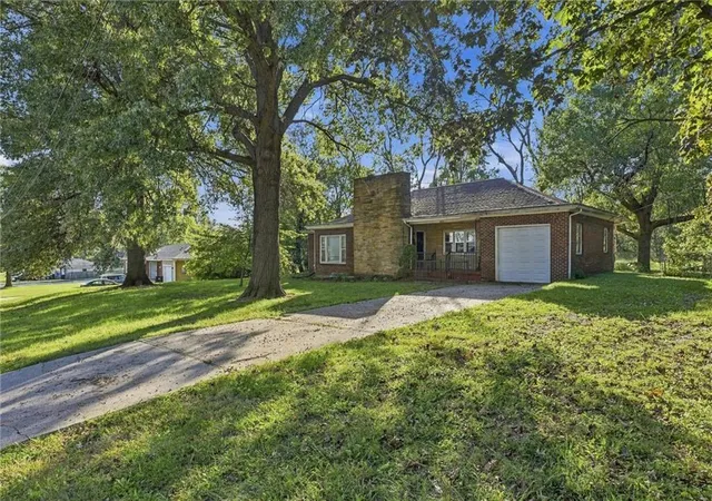 Photo 1 of Single family home for sale at 8614 Evanston Ave, Raytown, MO 64138 | MLS# 2646385 | Listing updated on 2026-10-09