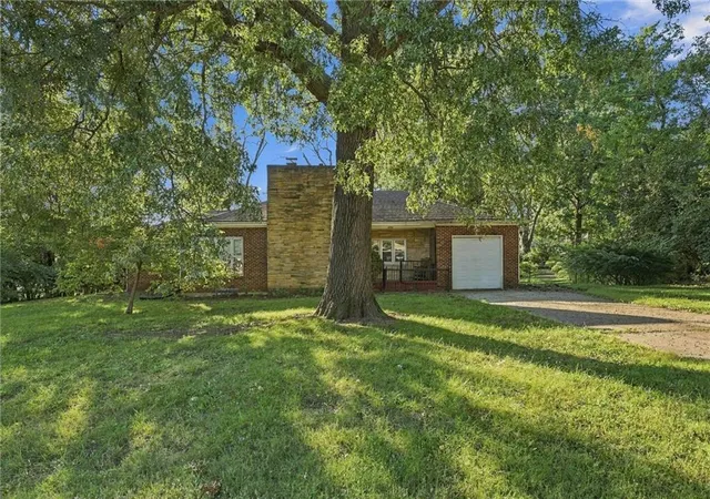 Photo 3 of Single family home for sale at 8614 Evanston Ave, Raytown, MO 64138 | MLS# 2646385 | Listing updated on 2026-10-09