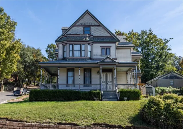 Photo 1 of Single family home for sale at 503 S 11th Street, Saint Joseph, MO 64501 | MLS# 2646388 | Listing updated on 2026-10-11