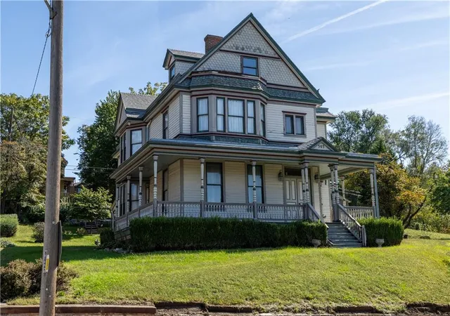 Photo 3 of Single family home for sale at 503 S 11th Street, Saint Joseph, MO 64501 | MLS# 2646388 | Listing updated on 2026-10-11