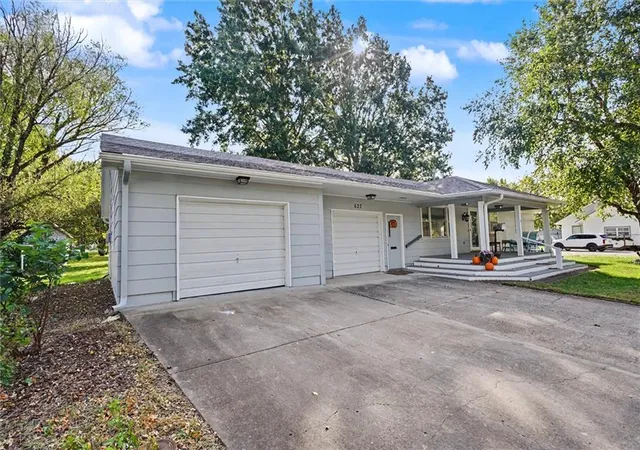 Photo 3 of Single family home for sale at 625 Maple St, Wellsville, KS 66092 | MLS# 2646390 | Listing updated on 2026-10-15