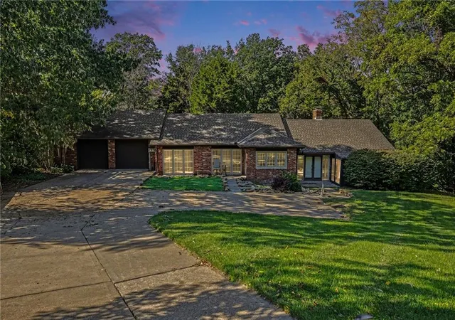 Single family home for sale at 28806 E Beth Ct, Grain Valley, MO 64029 | MLS# 2646391