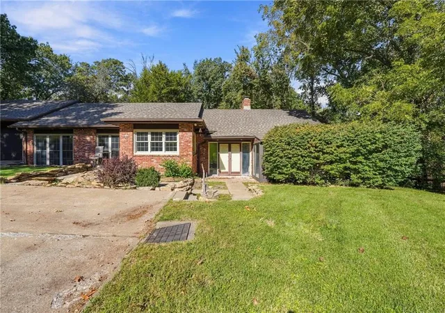 Photo 3 of Single family home for sale at 28806 E Beth Ct, Grain Valley, MO 64029 | MLS# 2646391 | Listing updated on 2026-10-09