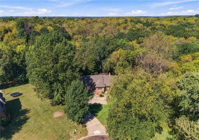 Photo 3 of Single family home for sale at 28806 E Beth Ct, Grain Valley, MO 64029 | MLS# 2646391 | Listing updated on 2026-10-09
