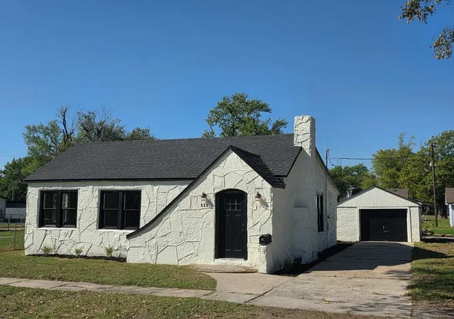 Single family home for sale at 533 S Indiana Ave, Columbus, KS 66725 | MLS# 2646392