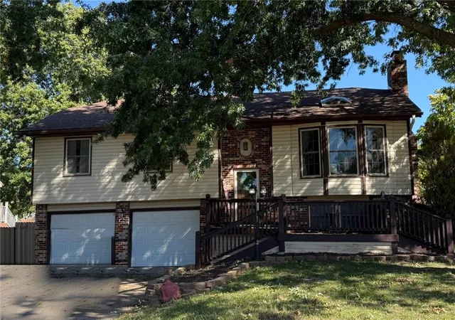 Photo 1 of Single family home for sale at 812 Sheridan Rd, Olathe, KS 66061 | MLS# 2646396 | Listing updated on 2026-10-11