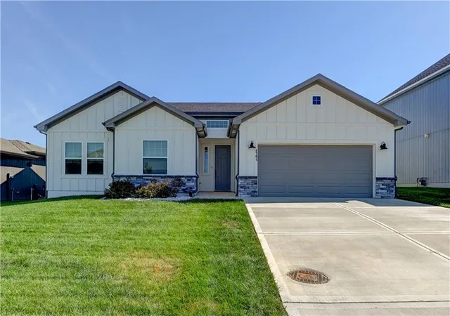 Single family home for sale at 4761 S 22nd Street, Leavenworth, KS 66048 | MLS# 2646397