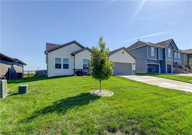 Photo 3 of Single family home for sale at 4761 S 22nd Street, Leavenworth, KS 66048 | MLS# 2646397 | Listing updated on 2026-10-09