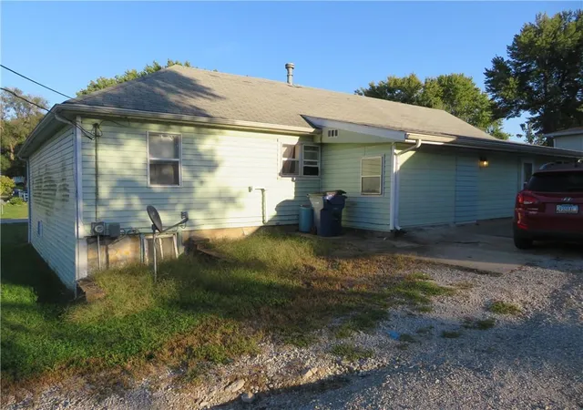 Photo 4 of Single family home for sale at 802 Union St, Oskaloosa, KS 66066 | MLS# 2646399 | Listing updated on 2026-10-10