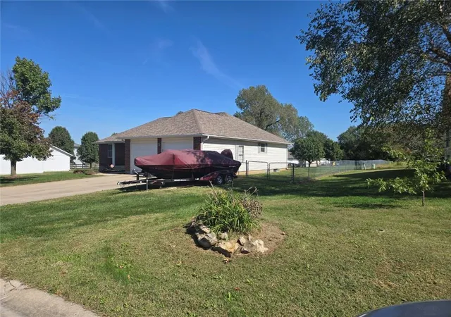 Photo 3 of Single family home for sale at 806 Orchid St, Garden City, MO 64747 | MLS# 2646401 | Listing updated on 2026-10-10