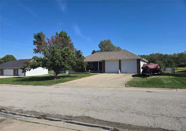 Photo 3 of Single family home for sale at 806 Orchid St, Garden City, MO 64747 | MLS# 2646401 | Listing updated on 2026-10-10