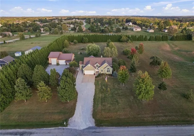 Photo 3 of Single family home for sale at 27423 New Lancaster Rd, Louisburg, KS 66053 | MLS# 2646407 | Listing updated on 2026-10-18