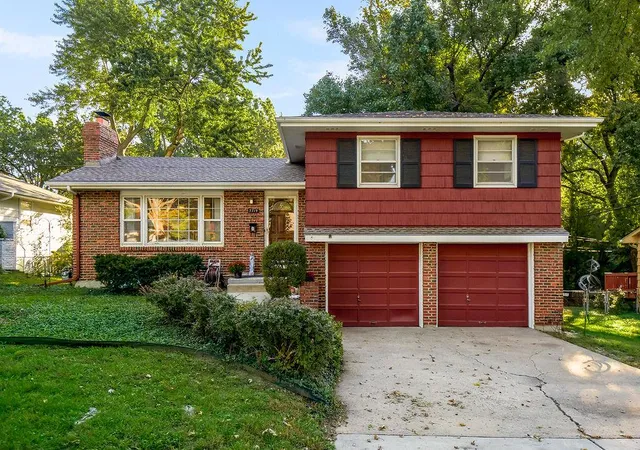 Single family home for sale at 7719 Howe Dr, Prairie Village, KS 66208 | MLS# 2646409