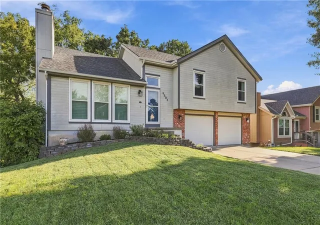 Single family home for sale at 9504 NW 87th Terrace, Kansas City, MO 64153 | MLS# 2646410