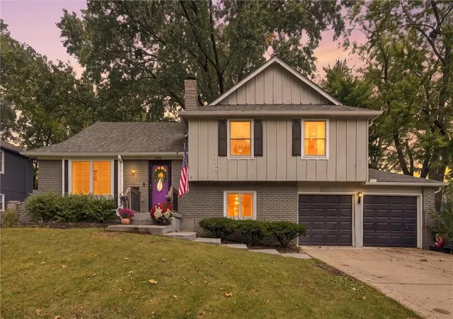 Photo 3 of Single family home for sale at 8108 W 96th Terrace, Overland Park, KS 66212 | MLS# 2646411 | Listing updated on 2026-10-17