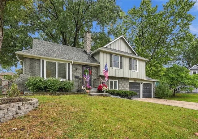 Single family home for sale at 8108 W 96th Terrace, Overland Park, KS 66212 | MLS# 2646411