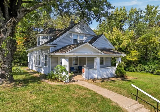 Photo 1 of Single family home for sale at 504 N College St, Richmond, MO 64085 | MLS# 2646413 | Listing updated on 2026-10-15