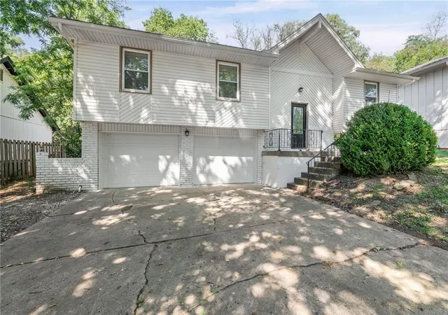Photo 1 of Single family home for sale at 14710 NW 67th Street, Kansas City, MO 64152 | MLS# 2646416 | Listing updated on 2026-10-10