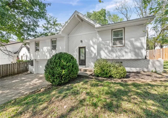 Photo 2 of Single family home for sale at 14710 NW 67th Street, Kansas City, MO 64152 | MLS# 2646416 | Listing updated on 2026-10-10