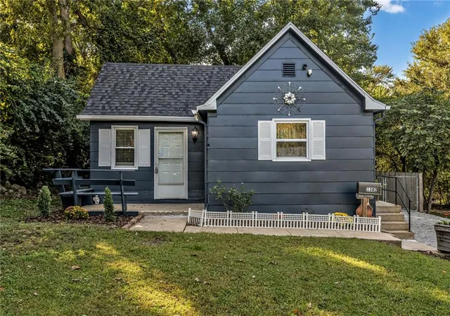 Photo 1 of Single family home for sale at 1302 S Hedges Ave, Independence, MO 64052 | MLS# 2646417 | Listing updated on 2026-10-09