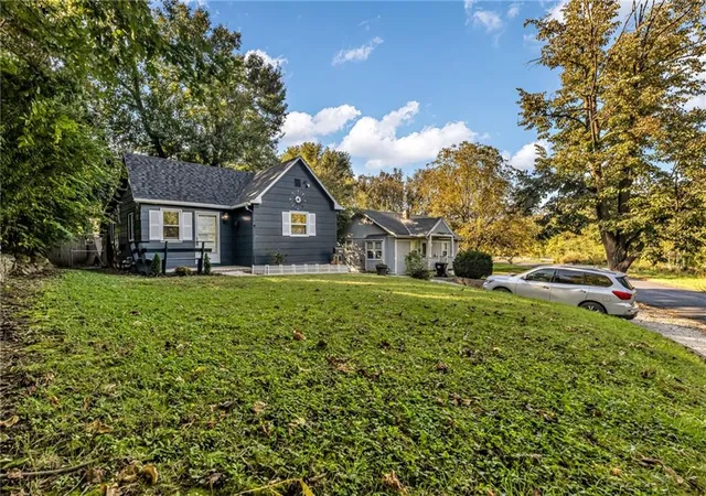 Photo 3 of Single family home for sale at 1302 S Hedges Ave, Independence, MO 64052 | MLS# 2646417 | Listing updated on 2026-10-09