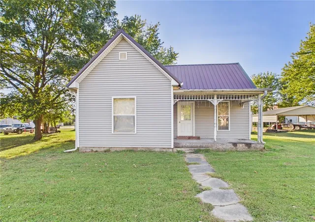 Photo 1 of Single family home for sale at 108 S Lee St, Leeton, MO 64761 | MLS# 2646419 | Listing updated on 2026-10-11