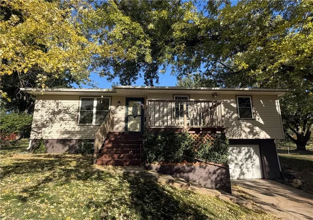 Single family home for sale at 5605 South 14th St, Saint Joseph, MO 64504 | MLS# 2646423