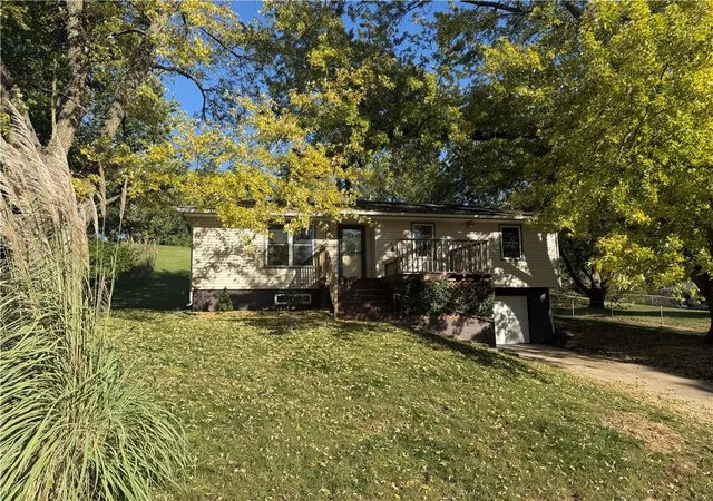 Photo 2 of Single family home for sale at 5605 South 14th St, Saint Joseph, MO 64504 | MLS# 2646423 | Listing updated on 2026-10-09