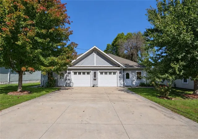 Photo 1 of Multi family home for sale at 1403 E 13th Street, Trenton, MO 64683 | MLS# 2646429 | Listing updated on 2026-10-09
