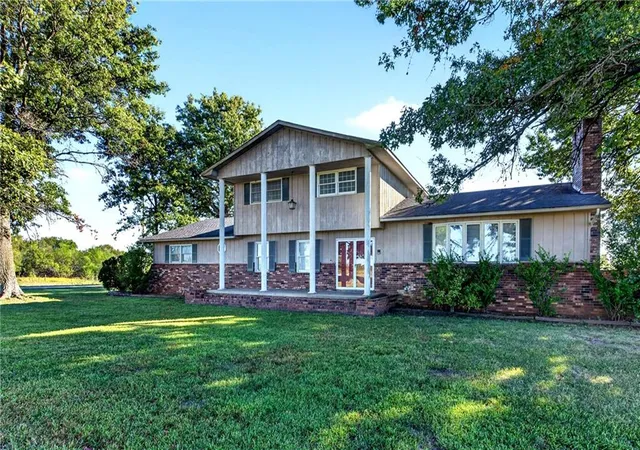 Photo 3 of Single family home for sale at 622 N 69 Highway, Arma, KS 66712 | MLS# 2646432 | Listing updated on 2026-10-09