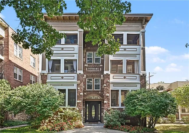 Condo for sale at 5129 Wyandotte St #3, Kansas City, MO 64112 | MLS# 2646433