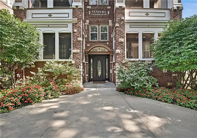 Photo 3 of Condo for sale at 5129 Wyandotte St #3, Kansas City, MO 64112 | MLS# 2646433 | Listing updated on 2026-10-16