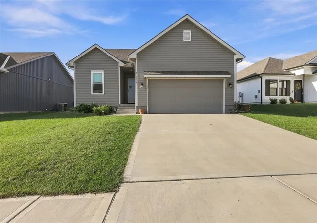 Photo 1 of Single family home for sale at 27319 E Sycamore St, Lake Lotawana, MO 64086 | MLS# 2646438 | Listing updated on 2026-10-14