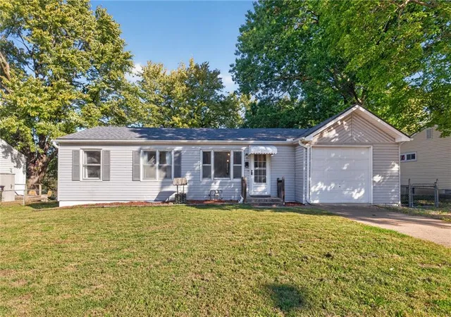 Photo 3 of Sale Pending at 504 W 38th Street N, Independence, MO 64050 | MLS# 2646439 | Listing updated on 2026-10-19