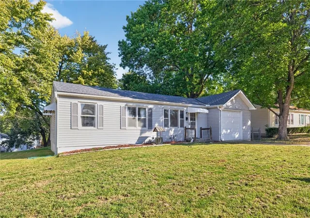 Photo 3 of Sale Pending at 504 W 38th Street N, Independence, MO 64050 | MLS# 2646439 | Listing updated on 2026-10-19