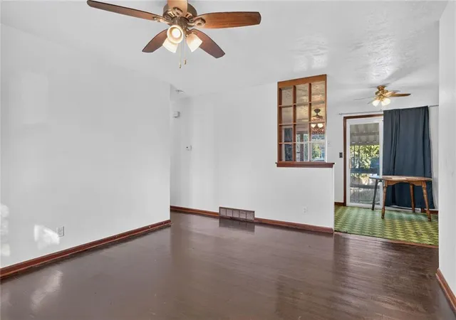 Photo 4 of Sale Pending at 504 W 38th Street N, Independence, MO 64050 | MLS# 2646439 | Listing updated on 2026-10-19